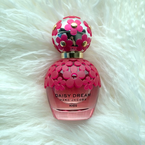 Marc Jacobs Accessories - Marc Jacobs Daisy Dream Kiss 1.7